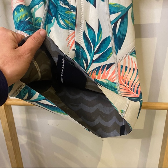 Billabong Surf Capsule Wetsuit Womens Floral Jacket Size 8 - Picture 4 of 13